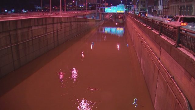 Parkway East 'bathtub' section reopened following massive flooding | WPXI