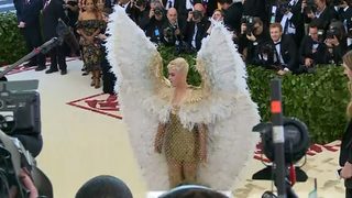 VIDEO: Katy Perry arrives at Met Gala